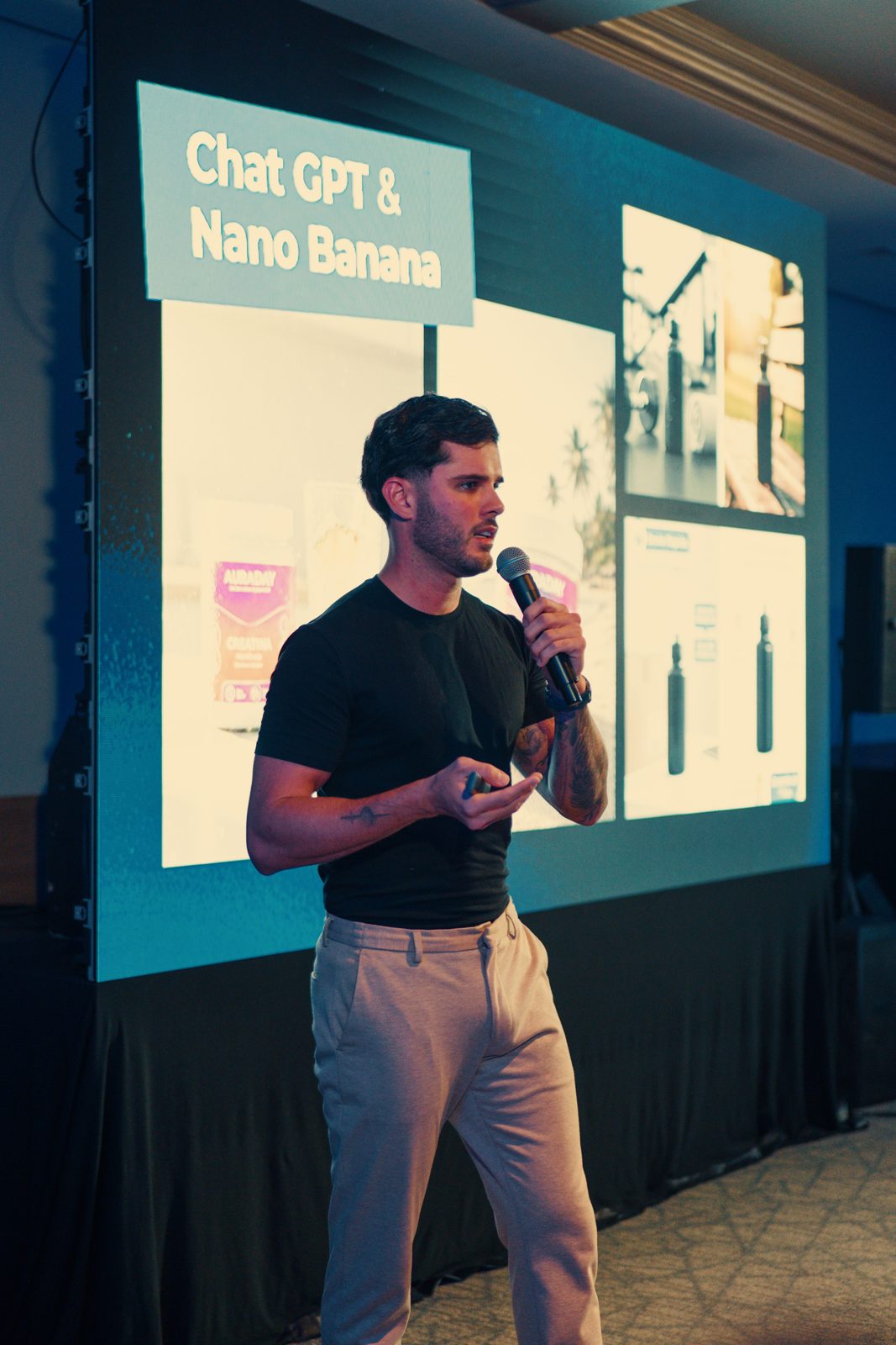 Thomas Macedo palestrando sobre inteligência artificial aplicada a negócios