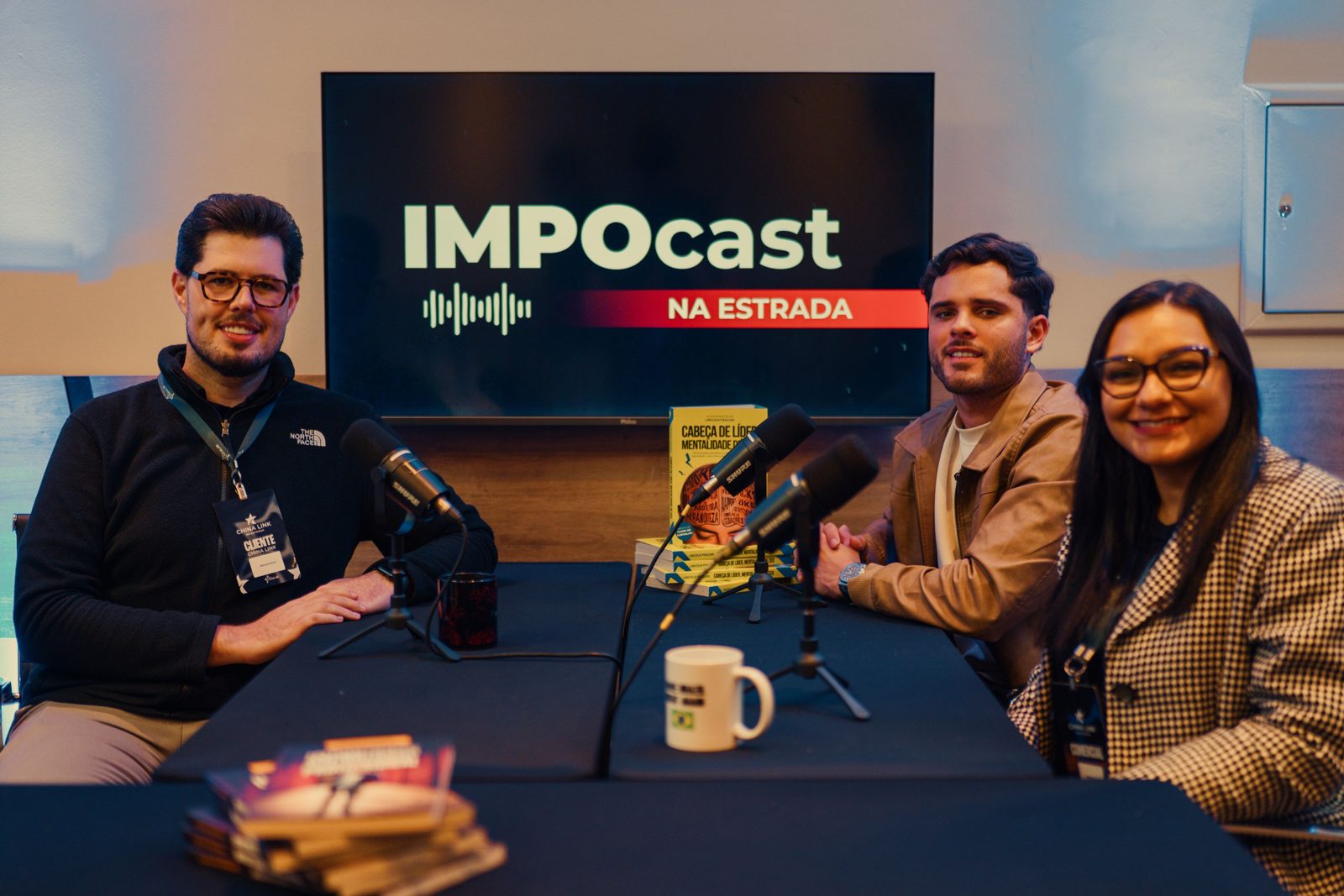 Thomas Macedo na mesa do podcast IMPOcast Na Estrada
