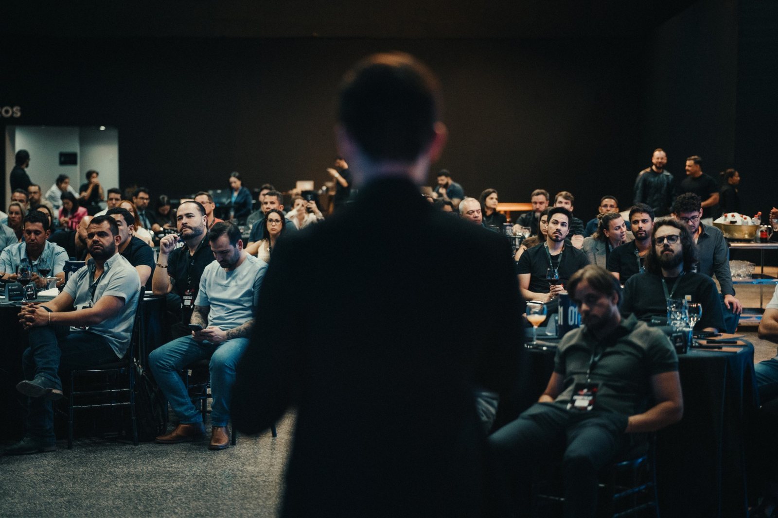 Plateia de empresários em palestra de Thomas Macedo no China Link na Estrada